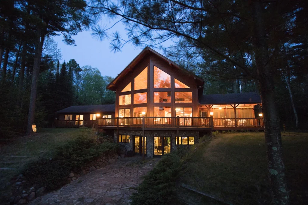 Cabin in Wisconsin for a small Vrbo wedding

